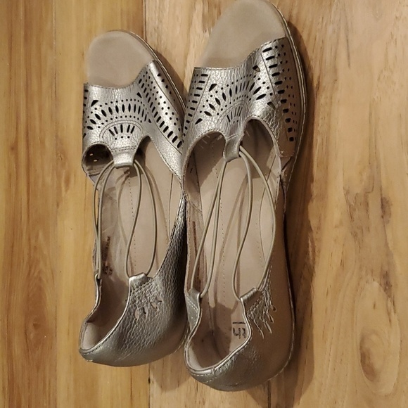 Beautiful Earth Washed Gold Leather Slip-On Flats - Picture 5 of 11